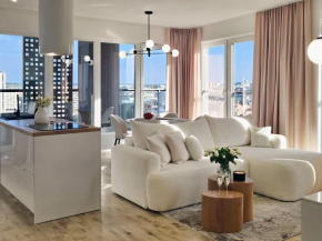 URBAN APARTMENTS LUXURY SKYLINE Sokolska Towers 30A, 2 Free Garages, Gym & Sauna, Self Check-in